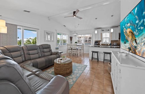 Marathon House | Yellowtail Retreat | Canal Front 3BR w/Dockage, Swim Spa & Gulf Access | Dog-Friendly