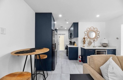Croissant Park Apartment | Your Downtown Getaway