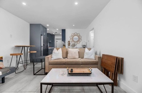 Croissant Park Apartment | Your Downtown Getaway