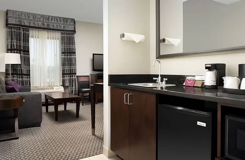 Athens Hotel | Your Home Away from Home! Pool, Free Breakfast, Pets Allowed, Free Parking!