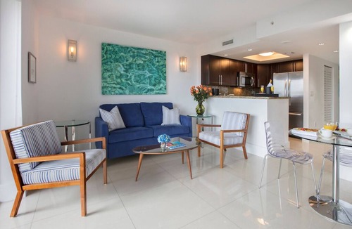 Coconut Grove House | Your Home Away From Home! 3 Amazing Suites with Full Kitchen! Onsite Pool!