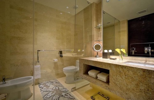 Seybold Hotel | Your Next Getaway is Here! 2 Gorgeous Rooms, Outdoor Pool, Near Downtown Miami!