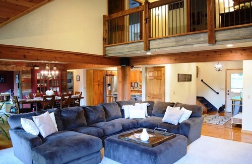 Eagle House | Your Private Retreat in Eagle WI!