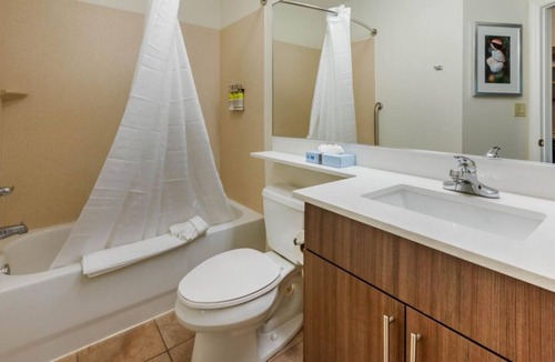 Biggar House | Your Relaxing Getaway Awaits! Outdoor Pool, Free Parking, Near Dolphin Marina