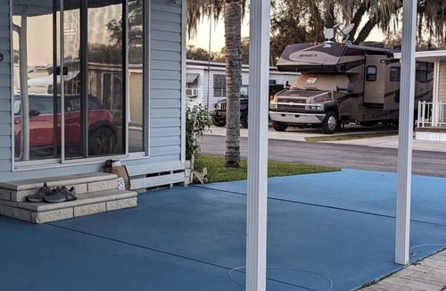 Zephyrhills South House | Zephyrhills Florida close to Tampa, Zoo, Hard Rock, and Bush Gardens. Pool.