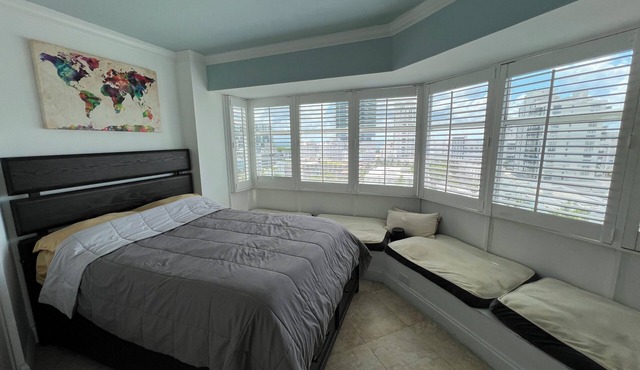 1.5 Blocks from the Beach 2BR/2BA Miami Beach Condo