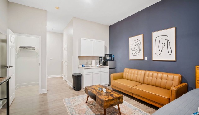 1 Bedroom Apartment at Oak + Fountain! - #14