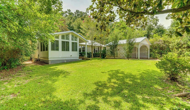 1 Mi to Beaches: Fairhope Home w/Yard!
