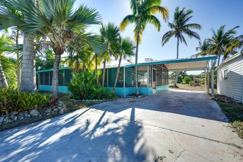 1 Mi to Boat Ramp: Bokeelia Home w/Screened Patio