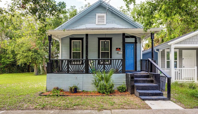 < 1 Mi to EverBank Stadium: Retreat w/Yard!