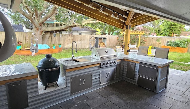 <1 mi. to the BEACH! 2bed/2ba with Office! Summer Kitchen/Patio/Firepit/Gym!