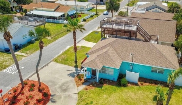 1 min walk to Private Beach - SeaRenity Beach House - Fenced Yard - Pet Friendly