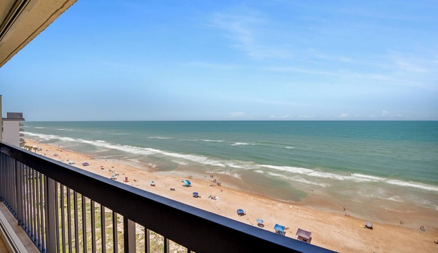 10th Floor Oceanfront Condo, 3BR/3BA, Panoramic Views, Game Room w/Pool Table in Ormond Beach