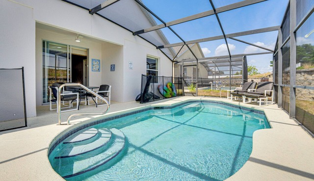 11 Mi to Disney: Home w/Pool in Davenport!