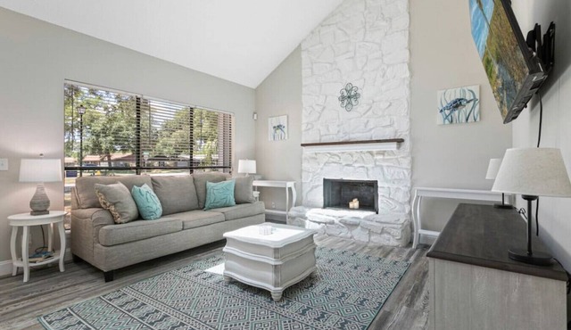 14543 Luth Drive · The Palms Retreat~Firepit~Fenced Yard~Pet Friendly