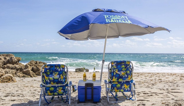 150 steps to BEACH Private Balcony Workspace