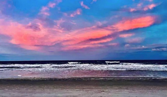 1bd/1bth beach home 1 min to beach/pet friendlyC