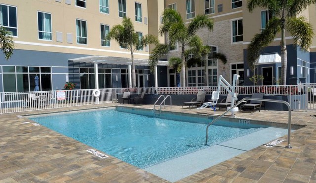 1BR King Suite + Sofa Bed in Downtown St. Pete