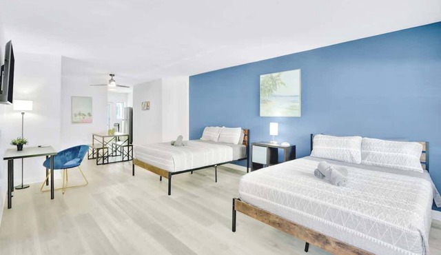 1BR Miami Beach Apt with King plus 2 Queens & Smart TV