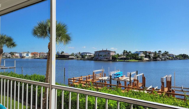 1st Floor Condo Direct Bay/Gulf Beach Views! Steps To Beach! Specials