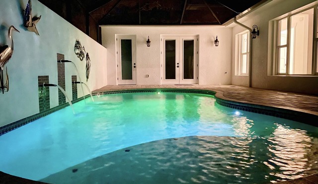 2.5 acre Estate Home Huge Outdoor living area Pool – Central Naples Location