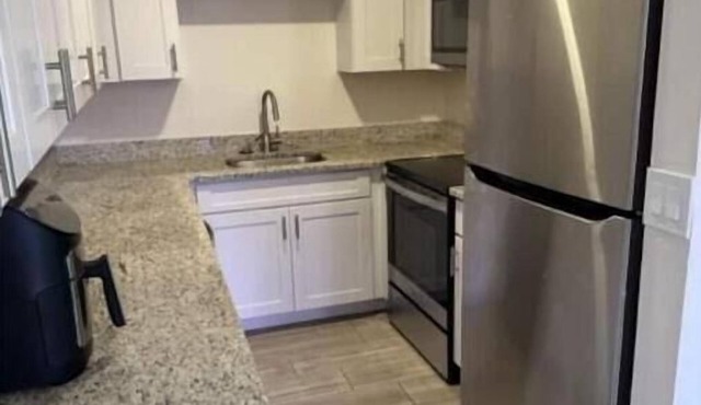 2 Bedroom / 2 Bathroom Vacation Rental, Close to Downtown Naples 5th Ave, Beach
