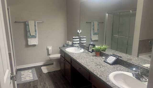 2-bedroom apartment in pleasant Tampa with WiFi, AC