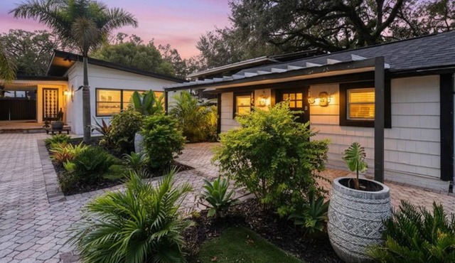 2 Bedroom Villa with a 1 Bedroom Guesthouse Bungalow on the Hillsborough River