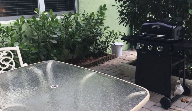 2 Blocks from Intercoastal Waterway & minutes to beaches !