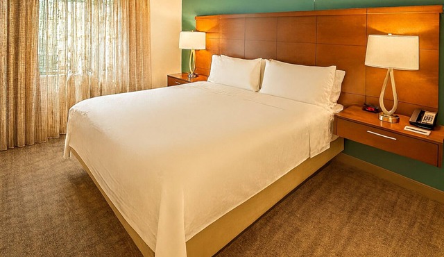 2 Comfortable Units w/Full Kitchen, Free Breakfast, Pets are Welcome! in Plantation