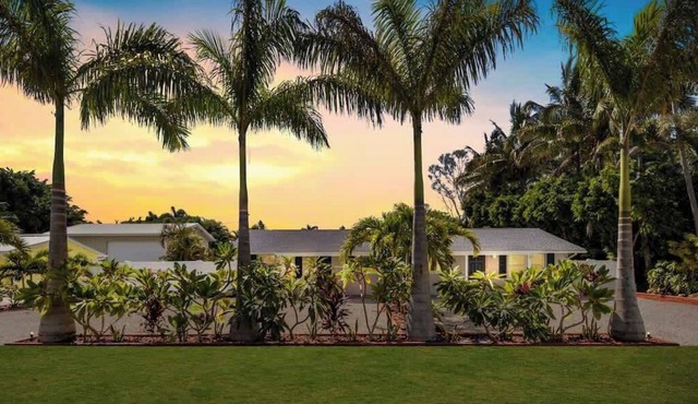 2 Heated Pools, Pickleball & Mini Golf — 24 Guests