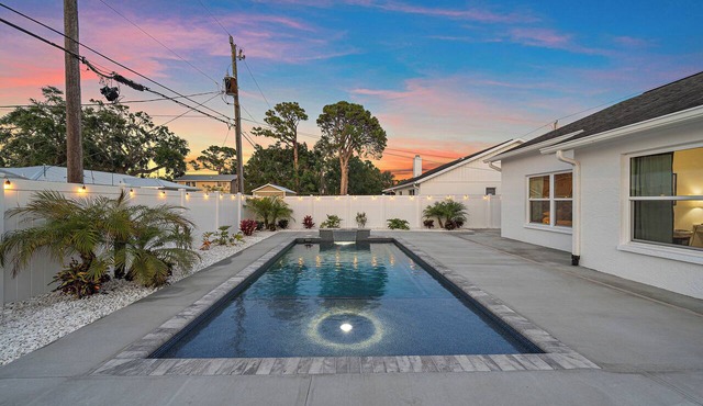 2 Homes 6 Rooms w/Pool (Bay Bliss & Waldemere)
