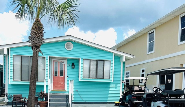 2 King Beds- 2 Golf Carts! 2 pools, playground, shuffleboard, putt putt & more!