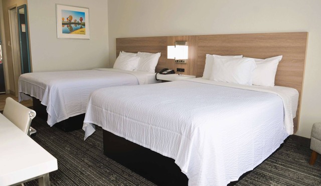 2 Queen Beds Near Foley Railroad Museum - 1.6 miles | Free Parking & Breakfast