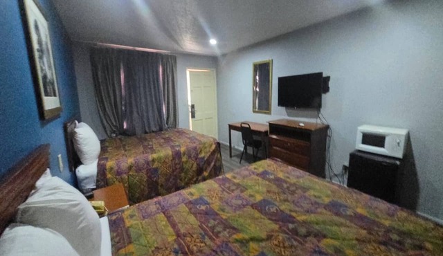 2 Queen Beds Non-Smoking