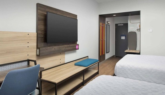 2 Queen Beds | Tru by Hilton Orlando | with Free Breakfast & Pets are Welcome in Orlando
