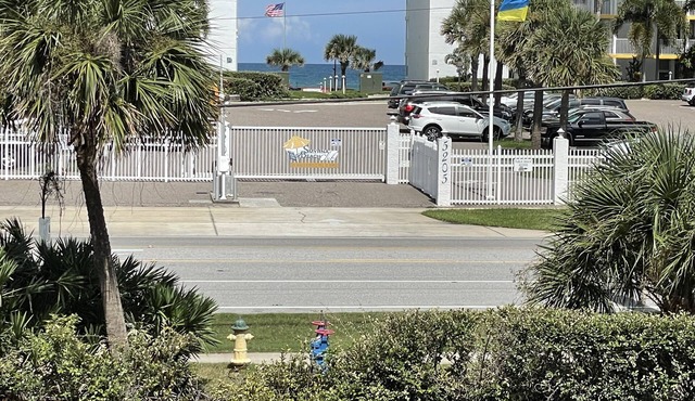2026 lower rates:Oceanwalk bldg 2: 2 bd 2 bath Ocean view from balcony. Pet fee