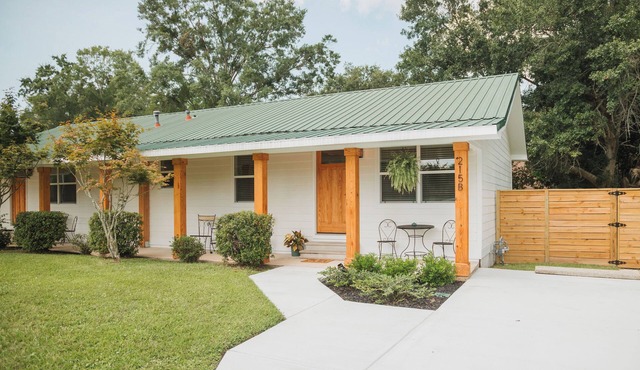 2BR/1BA in Golf Cart District near Beaches and Downtown! The Beachcomber B