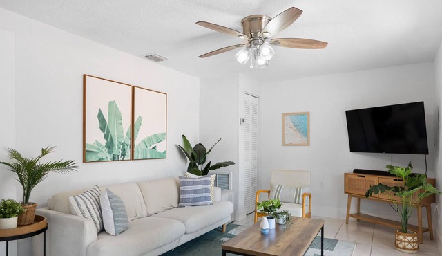 2BR Apartment in Coral Gables + Parking