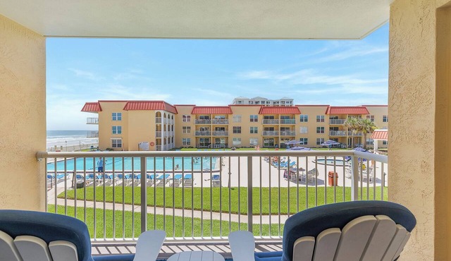🌊2BR Condo | Private Balcony | Steps to the Ocean | Point East 205🏖️