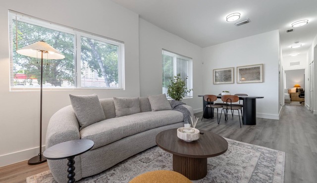 2BR Steps from Downtown In-Unit Washer and Dryer