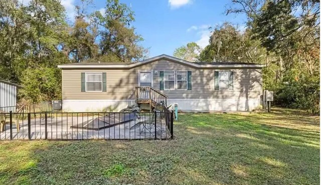 3/2 home close to all Springs and Rivers, pet friendly.