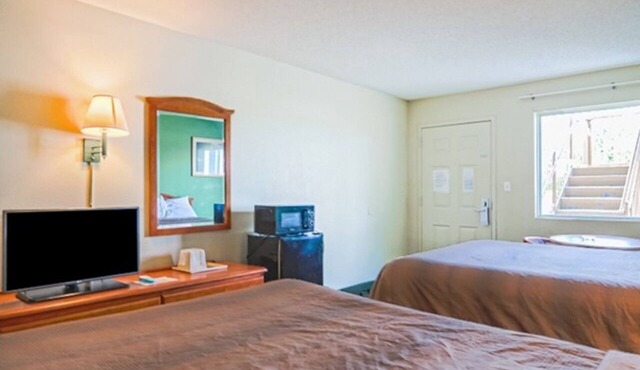 3 Accommodations near Recreation Park | 2 Queen Beds | Free Parking in Turner County