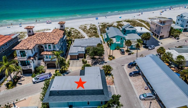 3 Bed - Cozy & Coastal Beach House Steps Away from Beach in Redington Shores