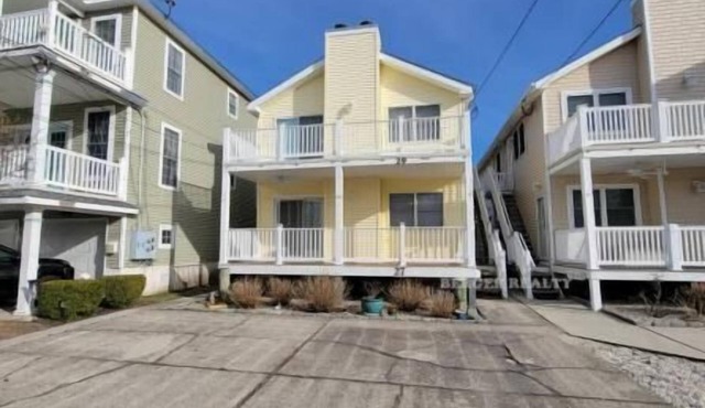3 bedroom, 2 bath second floor unit close to beach