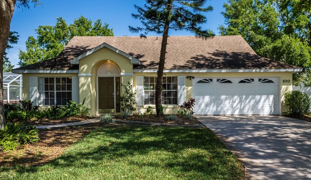3 Bedroom 2 Bathroom Vacation home minutes away from the Parks