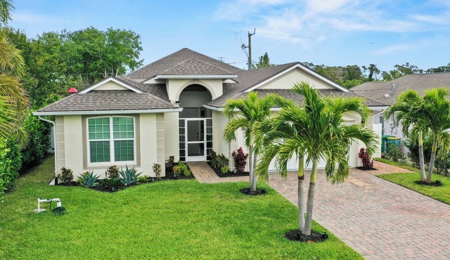 3-bedroom home just 4 minutes drive to Bonita Springs Public Beach