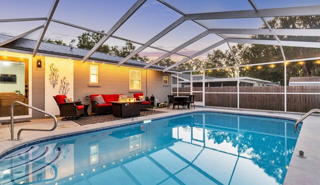 3 BR Tampa Pool Home - Putting Green |Firepit |Coffee Bar
