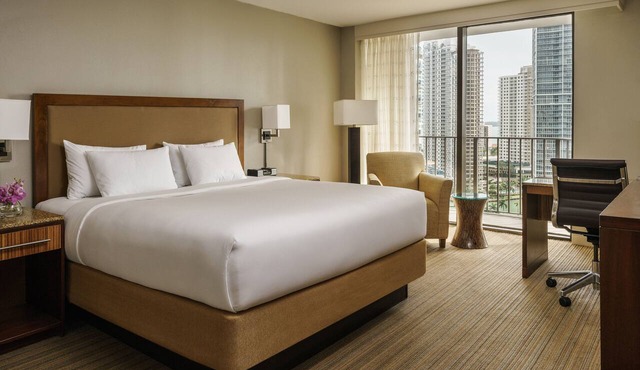 3 Connecting Suites at a 4⭐️ Hotel