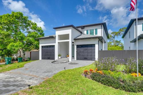 3 Mi to Naples Beach: Chic Group Getaway w/Pools! in Naples